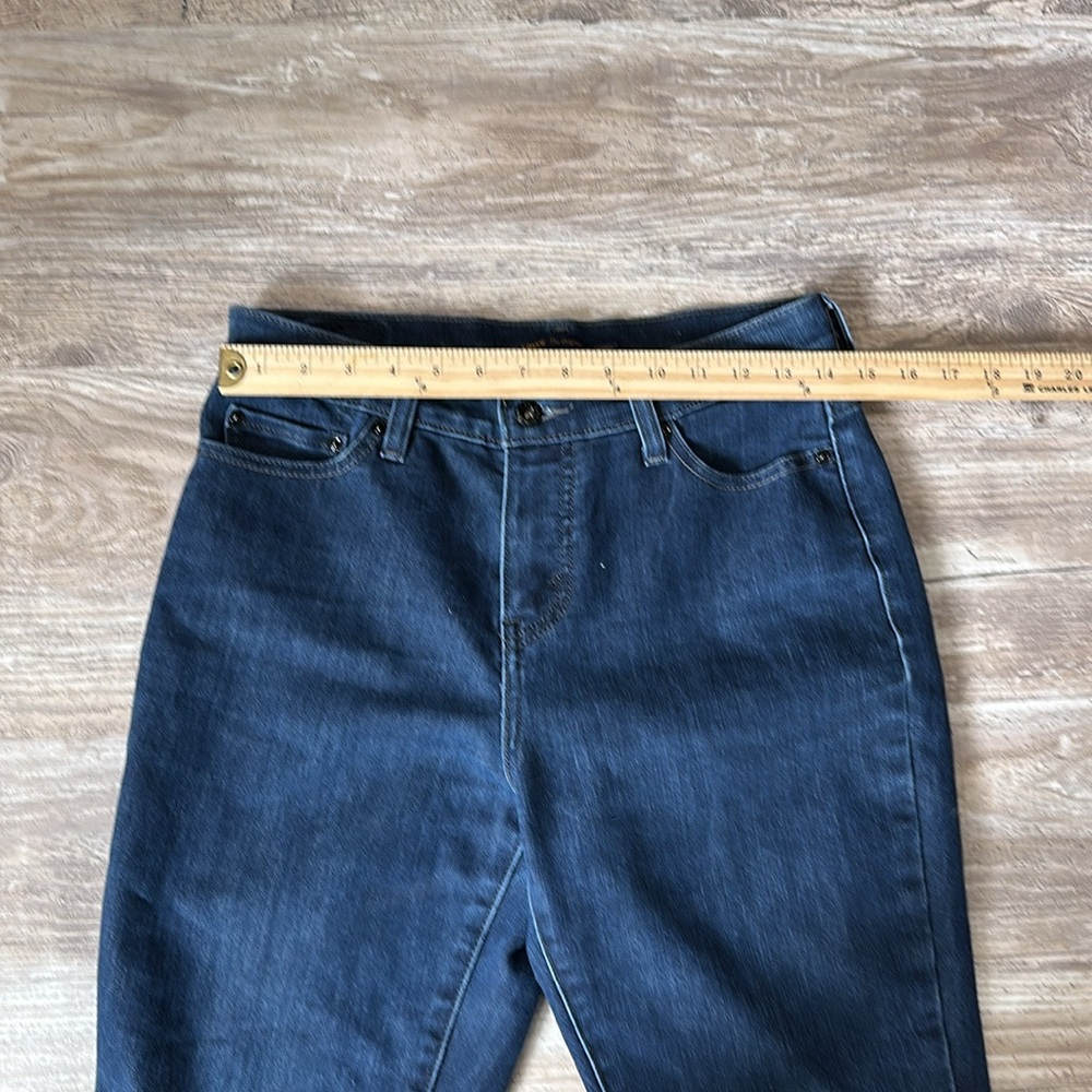 Levi’s the original jeans perfectly slimming 512 skinny jeans. Size 8. - Picture 2 of 7